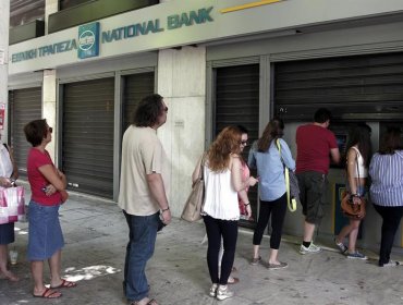 El Banco de Grecia pide el cierre de bancos y límites a retirada de depósitos