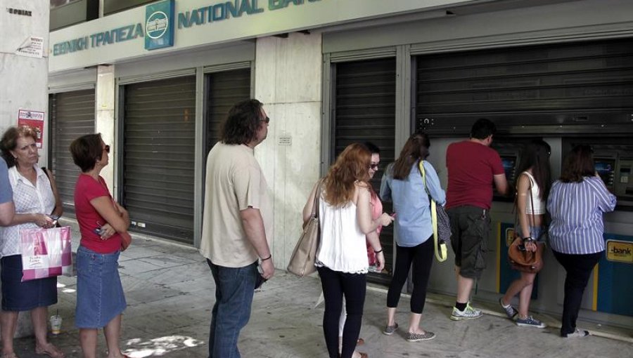 El Banco de Grecia pide el cierre de bancos y límites a retirada de depósitos