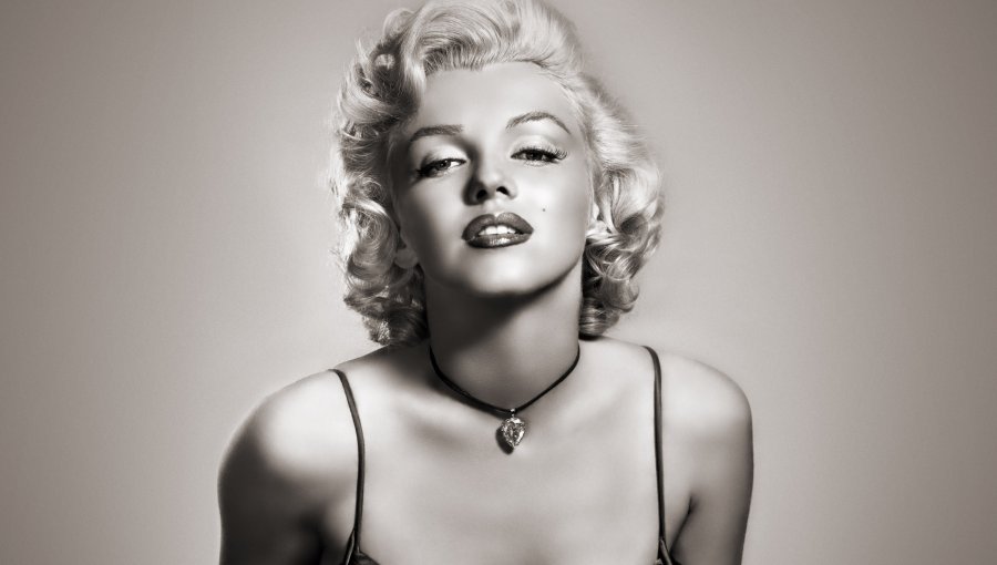 Subastan placa de tumba de Marilyn Monroe por 212.000 dólares
