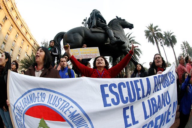 Municipalidades reiteran que no pagarán sueldos a profesores en paro