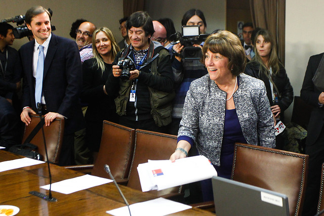 Ministra Delpiano llama a profesores a mesa tripartita en comisión de la Cámara