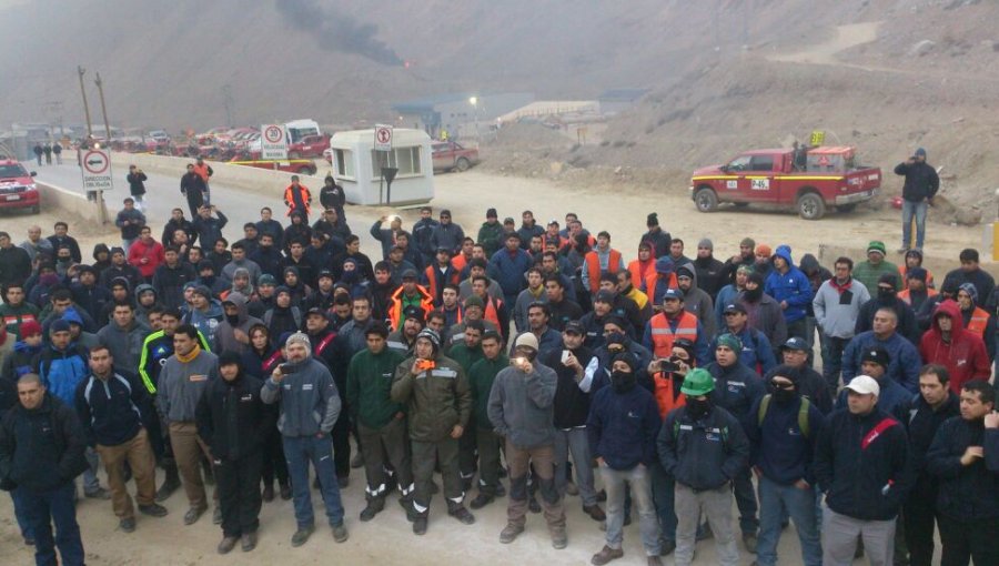 Trabajadores denuncian a minera AngloAmerican por prácticas antisindicales