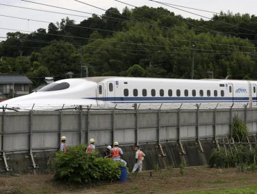 Tragedia en Japón: Fallecen dos personas en tren bala cuando un pasajero se prendió fuego