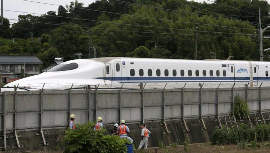 Tragedia en Japón: Fallecen dos personas en tren bala cuando un pasajero se prendió fuego