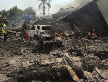 Al menos 55 muertos y 2 heridos en accidente de avión militar en Indonesia