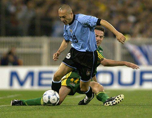 Copa América: Uruguayo Javier Chevantón volvió a lanzarse en picada contra la Roja