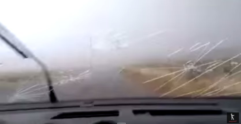 Video: Tormenta de granizos destruye el parabrisas de un auto