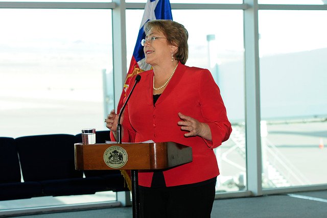 Nueva encuesta Cadem: Bachelet llega a una desaprobación del 63%