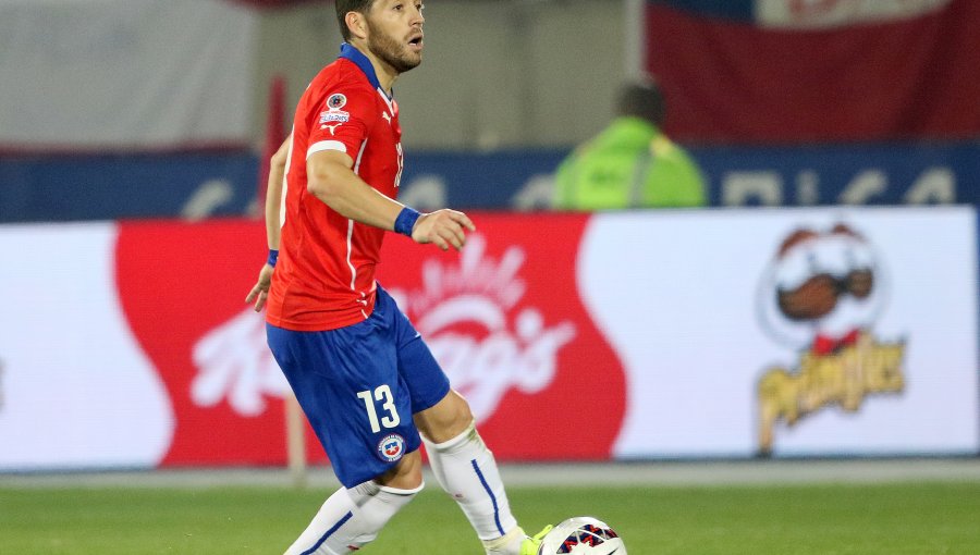 Pepe Rojas en picada en contra de medio nacional por portada con memes del jugador