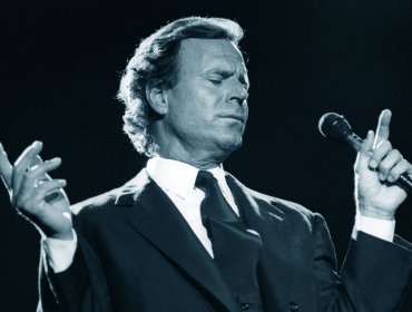 El cantante Julio Iglesias es operado de la espalda en Nueva York