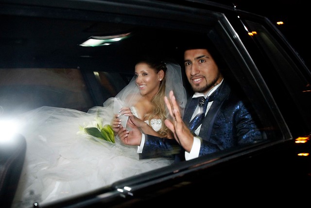 Esposa de Arturo Vidal llegó con guardaespaldas al Estadio Nacional