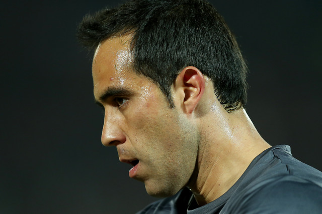 Claudio Bravo: "No le tenemos miedo a Argentina, hay que jugar de igual a igual"