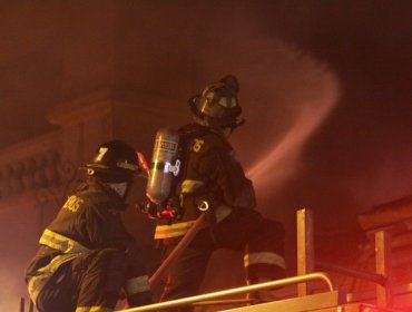 Quilpué: Un anciano muere en incendio que destruyó su mediagua