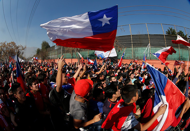 Copa América: "Marea Roja" realiza masivo banderazo en "Juan Pinto Durán"