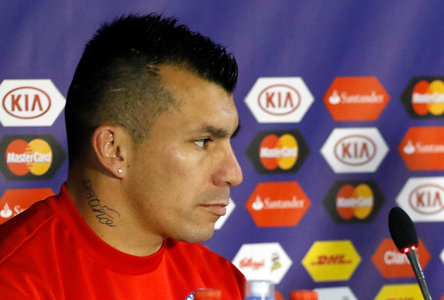 Gary Medel elige al ganador de Instagram para entradas de final de Copa América