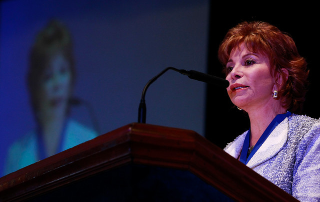 Bizcocho de marihuana para hacer el amor es fantástico, afirma Isabel Allende