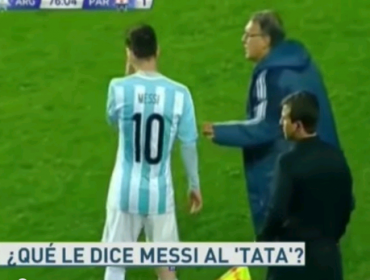 Video: Polémica imagen de Messi dando órdenes a su entrenador