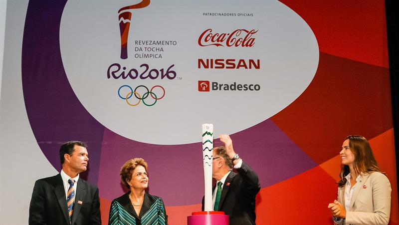 Rousseff presenta la antorcha olímpica de los Juegos de Río 2016