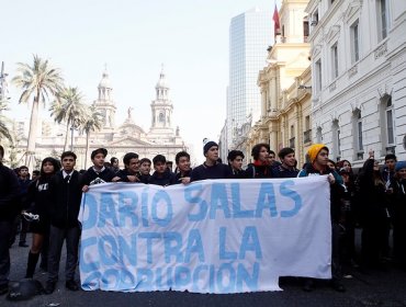 Municipalidad de Santiago realizará catastro de daños en los liceos desalojados