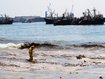 Pescadores de Iquique piden indemnización tras derrame de petróleo ocurrido en 2013