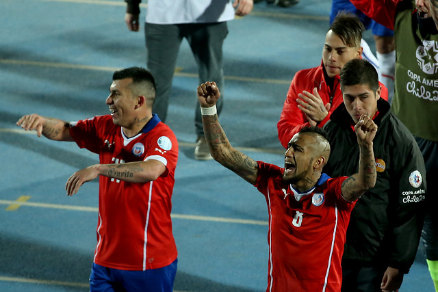 Vidal y Medel mandan mensajes vía redes sociales a horas de la final