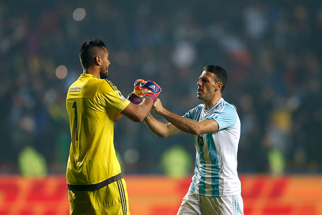 Martín Demichelis será titular en Argentina en desmedro de Ezequiel Garay