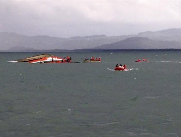 Dos muertos y tres desaparecidos al volcarse un barco en río de Estados Unidos