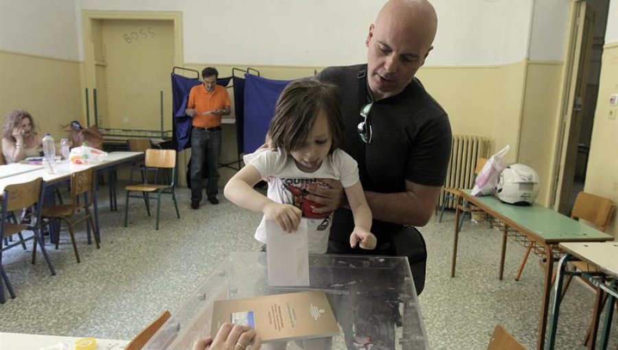 Referéndum griego se desarrolla con normalidad y sin contratiempos