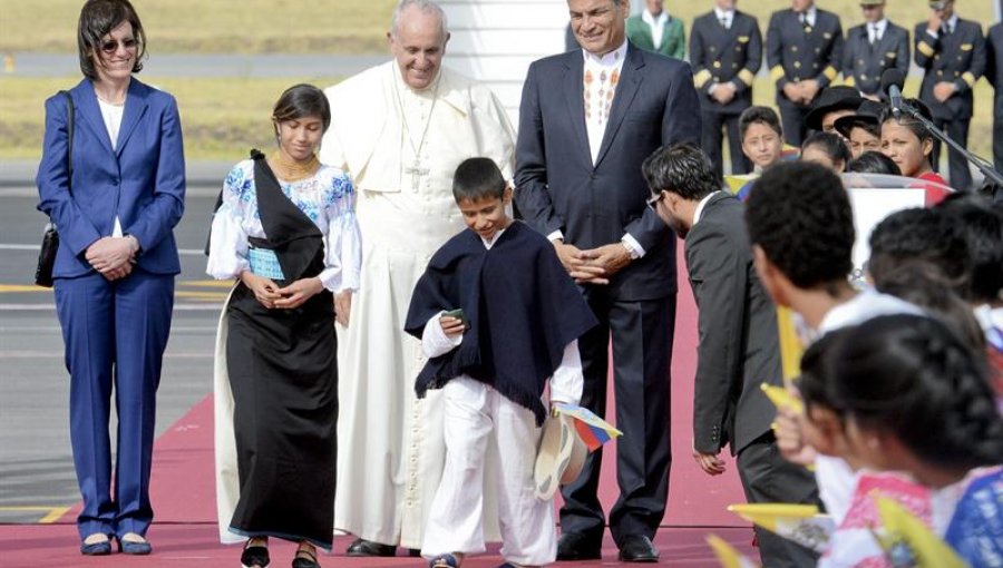 El papa llegó a Quito y dijo que marginados "son la deuda de América Latina"