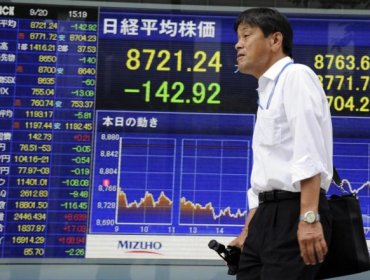 Tokio cae un 1,58 % al descanso tras el contundente "no" de Grecia