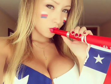 Lo prometido es deuda: Daniella Chávez se desnuda por victoria de Chile