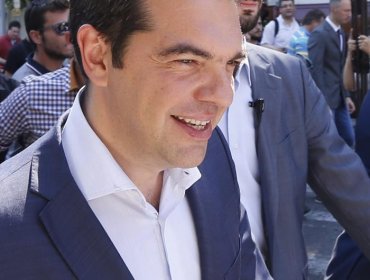 Los líderes políticos cierran filas en torno a Tsipras para la negociación