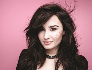 Demi Lovato sufre fea caída en fiesta de piscina