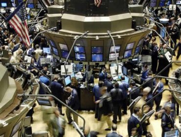 Wall Street reduce sus pérdidas iniciales a media sesión