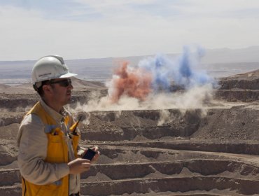 Trabajadores del Cobre entregaron petitorio a Codelco