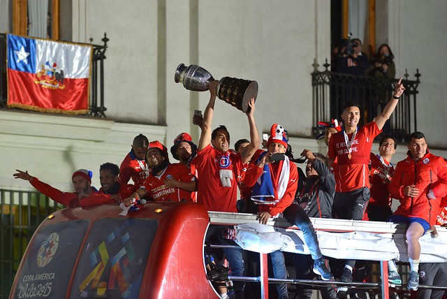 En España dicen que "ninguna selección saltó más lejos que Chile en diez años"