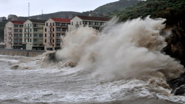 Unas 10 mil personas evacuadas en este de China ante llegada de dos tifones