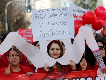 Matronas marchan en contra de dictamen que restringe sus funciones