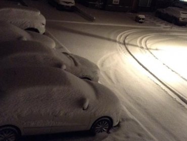 Punta Arenas amanece bajo nieve y cancelan vuelos desde y hacia la ciudad