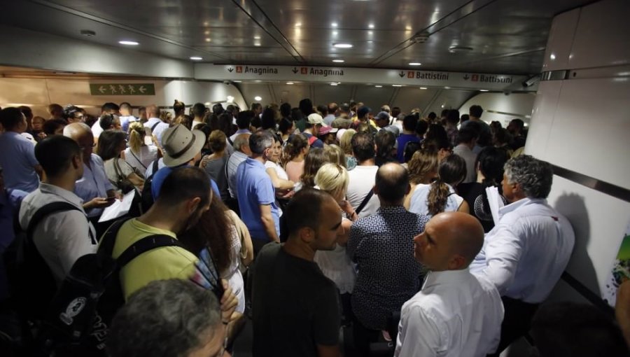 Caos en el metro de Roma por huelga encubierta de maquinistas, según alcalde