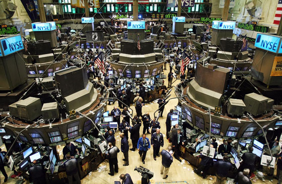 Wall Street llega a la media sesión con las operaciones de NYSE suspendidas