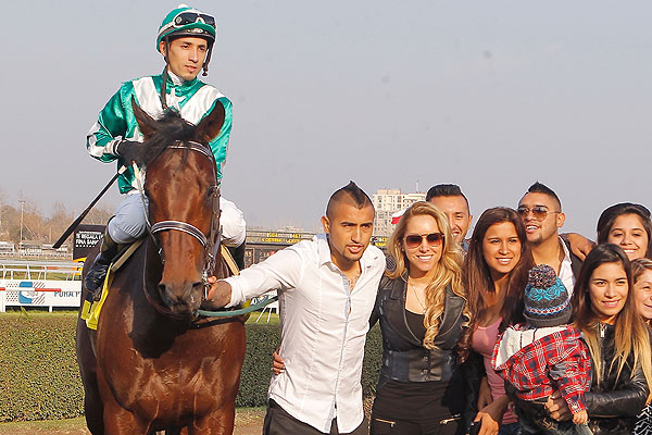 Vidal gastó premio por ganar la Copa América en comprarse un caballo de carrera