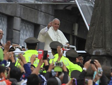 El papa se despide de Ecuador impresionado por la participación popular