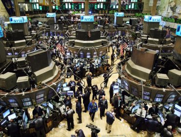 Wall Street llega a la media sesión con las operaciones de NYSE suspendidas