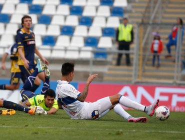 Copa Chile: Universidad Católica golea a Barnechea con cuatro de David Llanos