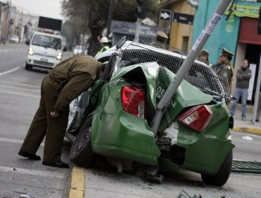 Tres heridos en choque de furgón policial