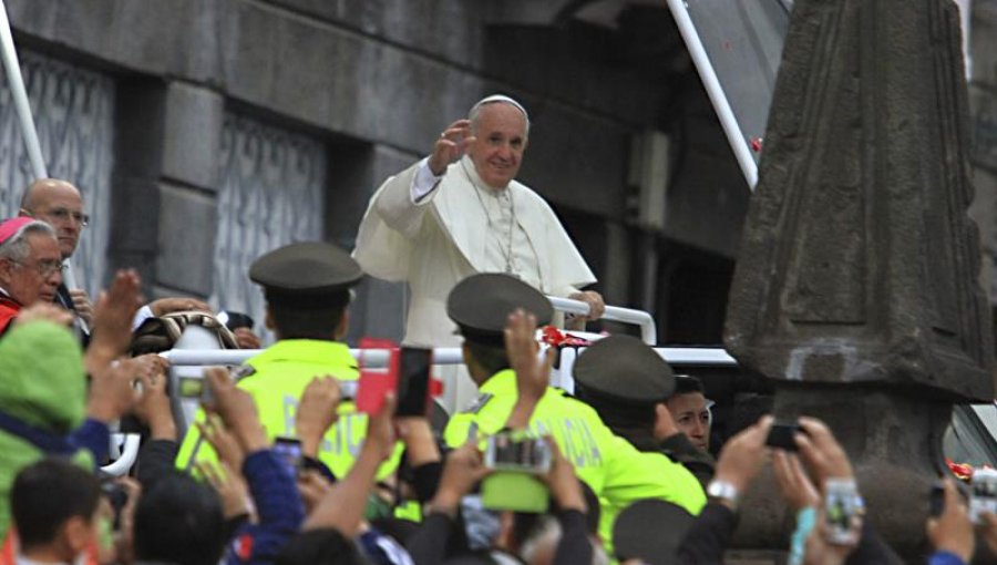 El papa se despide de Ecuador impresionado por la participación popular