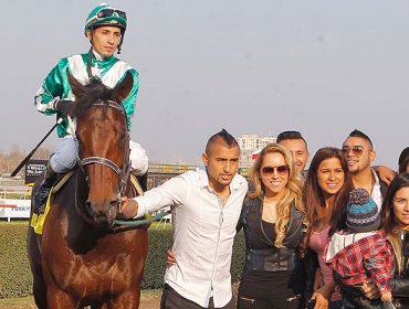 Vidal gastó premio por ganar la Copa América en comprarse un caballo de carrera