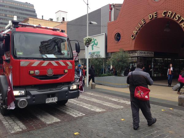 Viña del Mar: Bomberos llega a controlar posible emanación de gas en galería Calle de Cristal