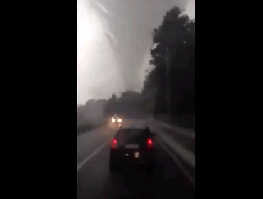 Video: Captan el tornado que dejó muertos y heridos en Italia